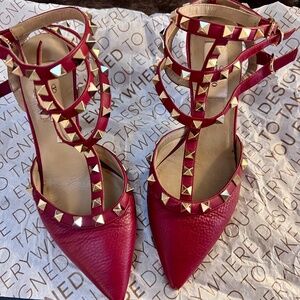 Valentino Rockstud Ankle Strap in Red. Size 36